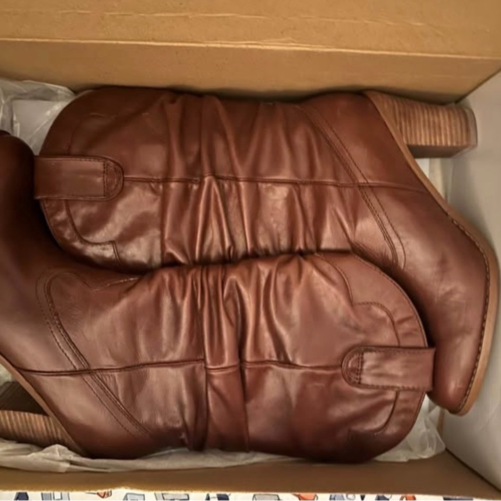 Steve Madden Rust Leather Boot Box